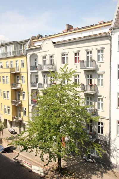 Montag (28.9.) 17.00 Uhr: Helle Dachgeschosswohnung im Bötzowviertel nahe Volkspark und Alex — photo 1